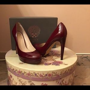 VINCE CAMUTO - Round Toe Red Heels